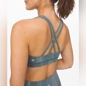 Lululemon Energy Bra *High Neck
Linear Spray Dye White Deep Ocean size 8